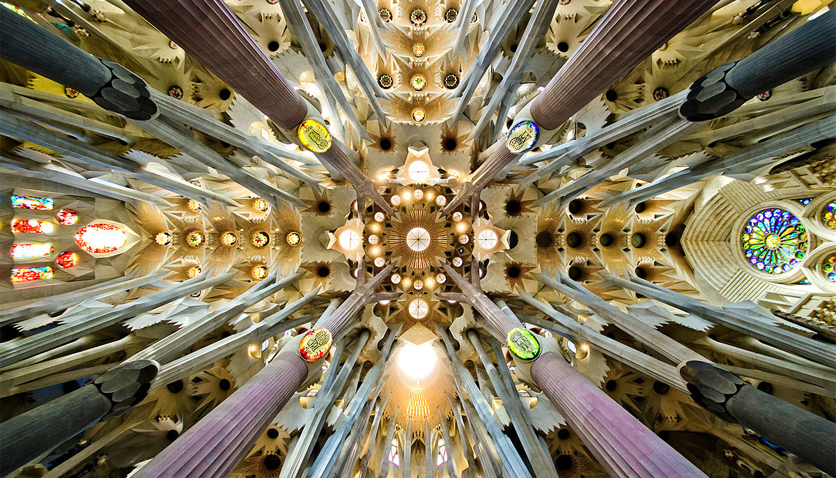 1.2 Detail of the roof in the nave. Gaudí designed the columns to mirror trees and branches.