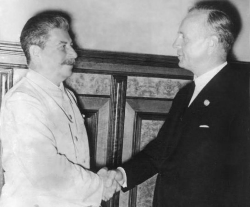 Stalin and Ribbentrop after the signature of the pact. August 23, 1939